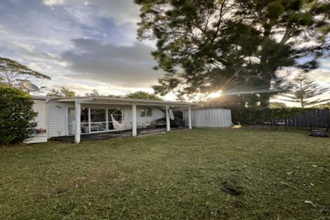 Photo of property in 9 Flaunty Place, West Harbour, Auckland, 0618