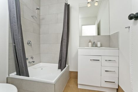 Photo of property in 2/13a Eskdale Road, Birkdale, Auckland, 0626