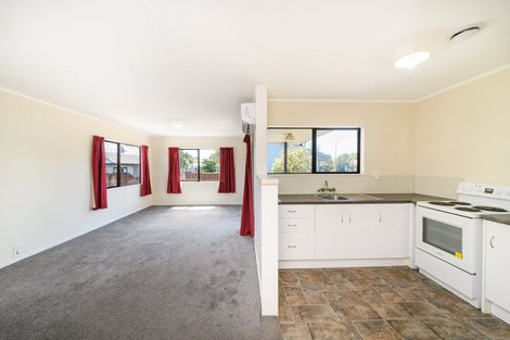 Photo of property in 54 Benmore Avenue, Cloverlea, Palmerston North, 4412