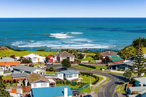 Photo of property in 13 Hickey Place, Opunake, 4616