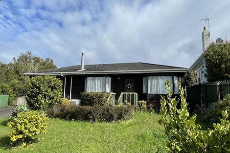 Photo of property in 2/12 Merriefield Avenue, Forrest Hill, Auckland, 0620