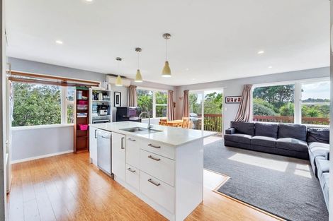 Photo of property in 50 Tamahere Drive, Glenfield, Auckland, 0629