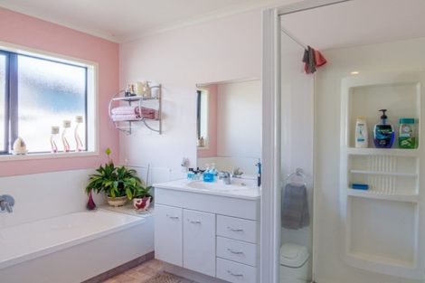 Photo of property in 35 Edgewater Grove, Whakatane, 3120