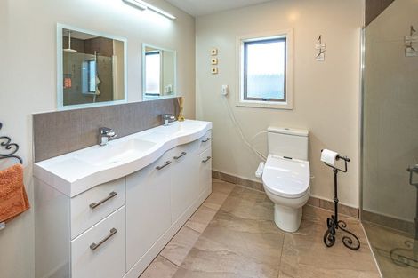 Photo of property in 10 Okiwa Terrace, Waiinu Beach, Whanganui, 4588