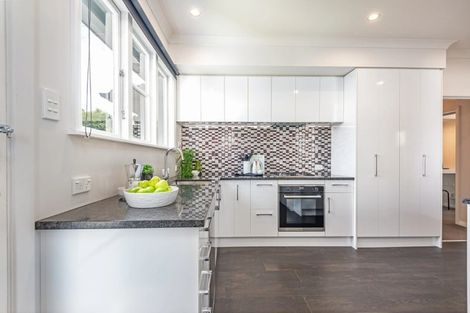 Photo of property in 28 Collingwood Street, Hokowhitu, Palmerston North, 4410