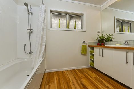 Photo of property in 15 Glencourt Place, Glenfield, Auckland, 0629
