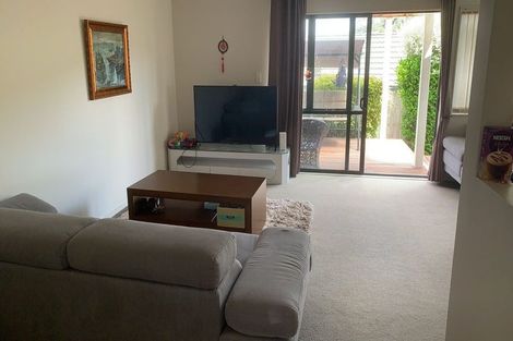 Photo of property in 1/112 Seaview Road, Glenfield, Auckland, 0629