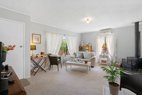 Photo of property in 9 Loasby Place, Greytown, 5712