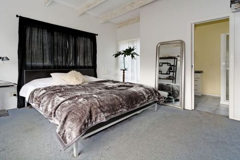 Photo of property in 50 Derwent Crescent, Titirangi, Auckland, 0604