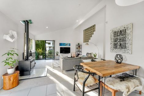 Photo of property in 1/28 Noeleen Street, Glenfield, Auckland, 0629