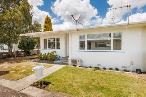 Photo of property in 1 Kiwi Court, Roslyn, Palmerston North, 4414