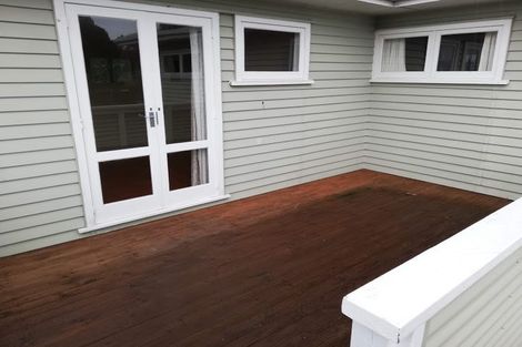 Photo of property in 48 Savoy Road, Glen Eden, Auckland, 0602