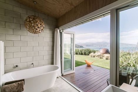 Photo of property in 15 Hungerford Road, Lyall Bay, Wellington, 6022