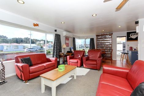 Photo of property in 53 Blake Street, Waitara, 4320
