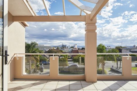 Photo of property in 15 Wells Avenue, Mount Maunganui, 3116