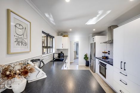 Photo of property in 27 Mckeefry Avenue, Greenmeadows, Napier, 4112