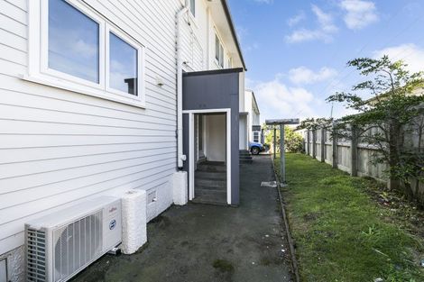 Photo of property in 2/55 Apu Crescent, Lyall Bay, Wellington, 6022