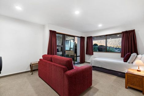 Photo of property in 4 Peregrine Place, Queenstown, 9300