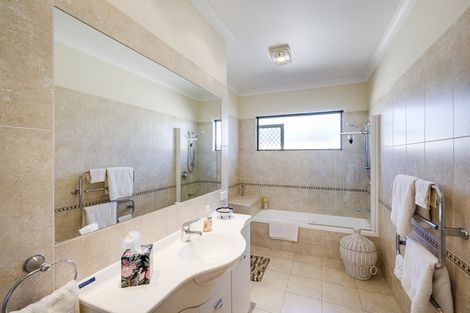 Photo of property in 86 Kensington Drive, Taradale, Napier, 4112