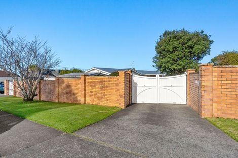 Photo of property in 99 Aberdeen Road, Castor Bay, Auckland, 0620