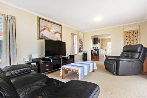 Photo of property in 8 Border Road, Henderson, Auckland, 0612