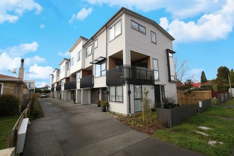 Photo of property in 6/5 Peachgrove Road, Te Atatu Peninsula, Auckland, 0610