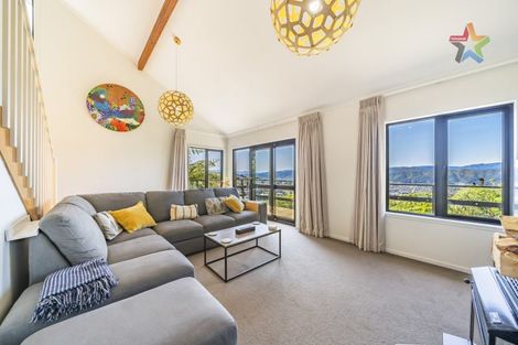Photo of property in 93 Miromiro Road, Normandale, Lower Hutt, 5010