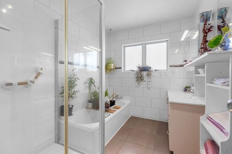 Photo of property in 16 Kentia Avenue, Mount Maunganui, 3116