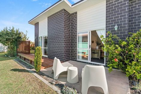 Photo of property in 2 Coprosma Close, Papamoa Beach, Papamoa, 3118