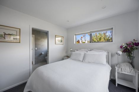 Photo of property in 49 Calder Way, Seaward Bush, 9871