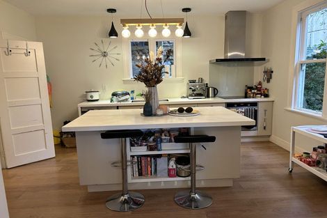 Photo of property in 10 Oriental Terrace, Mount Victoria, Wellington, 6011
