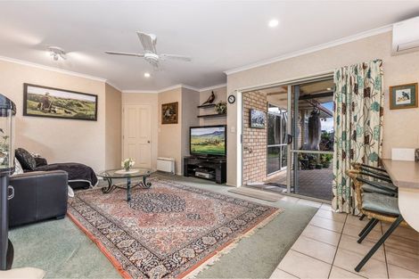 Photo of property in 7 Highfields Terrace, Henderson, Auckland, 0612