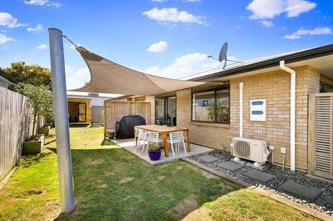 Photo of property in 3b Tawa Road, Te Atatu Peninsula, Auckland, 0610