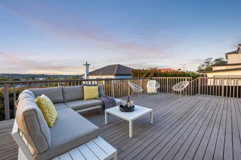 Photo of property in 16 Oak View Terrace, Schnapper Rock, Auckland, 0632