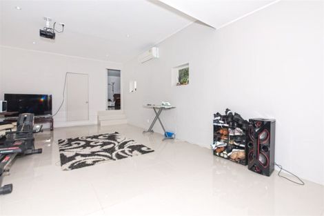 Photo of property in 52 Pleasant Road, Glen Eden, Auckland, 0602