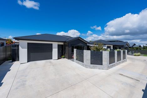 Photo of property in 49 Calder Way, Seaward Bush, 9871