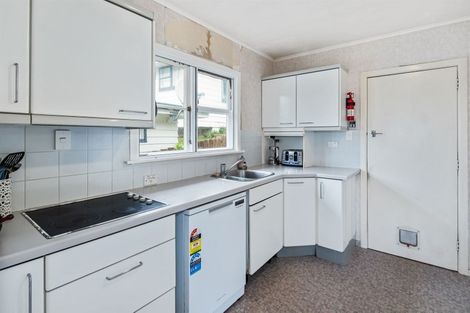 Photo of property in 103 Kenmore Street, Newlands, Wellington, 6037