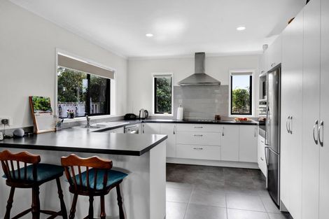 Photo of property in 120 Pohutukawa Place, Waiwhakaiho, New Plymouth, 4312