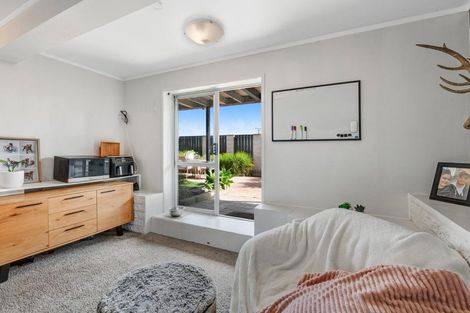 Photo of property in 12 Makiri Street, Helensville, 0800