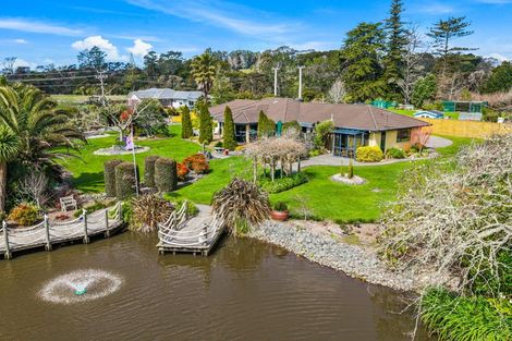 Photo of property in 41 Whangaparaoa Road, Red Beach, 0932