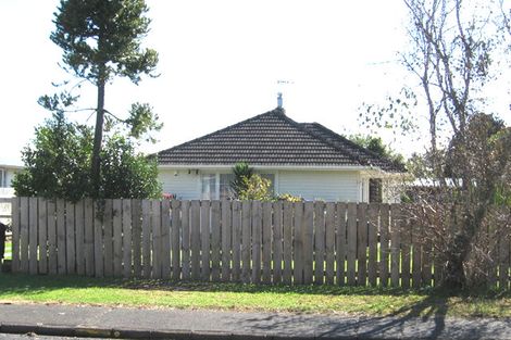 Photo of property in 5 Durham Street, Te Atatu Peninsula, Auckland, 0610