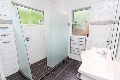 Photo of property in 30 Collins Avenue, Tawa, Wellington, 5028