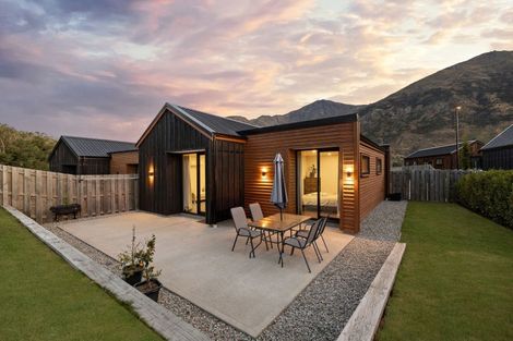 Photo of property in 9 Huxley Place, Lake Hayes, Queenstown, 9304