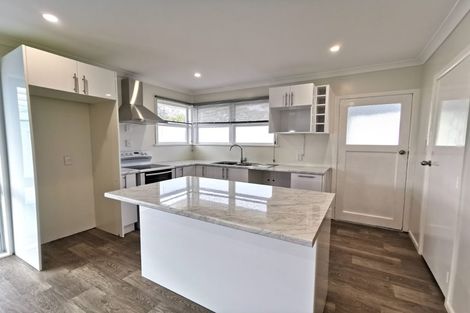 Photo of property in 31 Beaubank Road, Kelston, Auckland, 0602