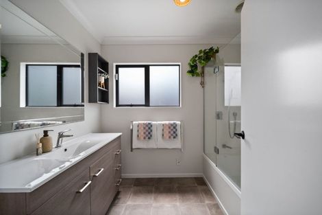 Photo of property in 60 Abilene Crescent, Churton Park, Wellington, 6037