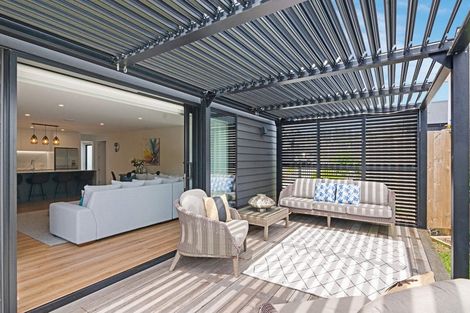 Photo of property in 9 Koiora Lane, Long Bay, Auckland, 0630