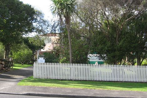 Photo of property in 5 Renata Crescent, Te Atatu Peninsula, Auckland, 0610