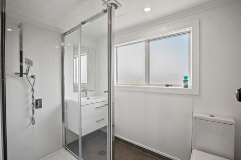 Photo of property in 8 Awanui Street, Merrilands, New Plymouth, 4312