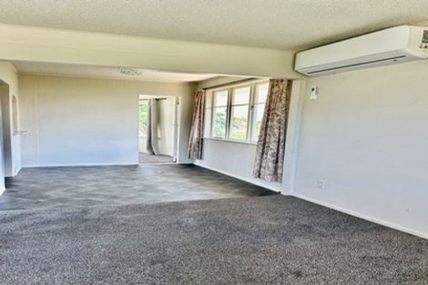 Photo of property in 11 Barrys Road, Glendene, Auckland, 0602
