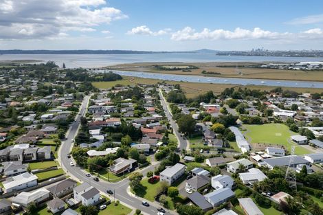 Photo of property in 18a Tiroroa Avenue, Te Atatu South, Auckland, 0610